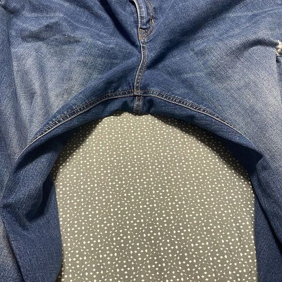 EUC Old Navy The Boyfriend jean size 16 regular distressing on front - Picture 9 of 10